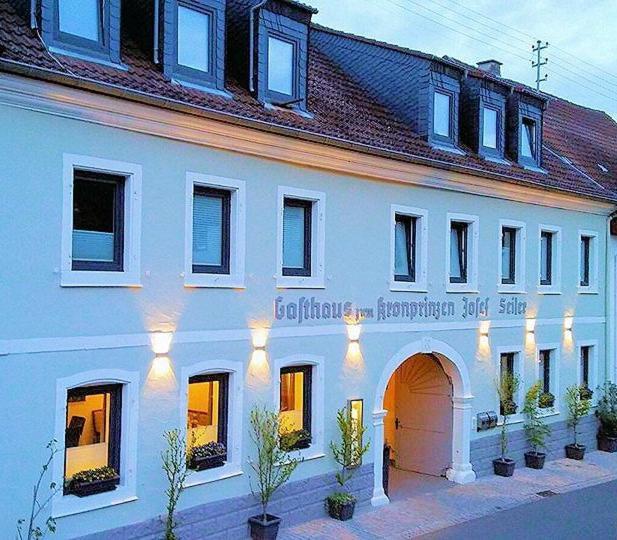 Zum Kronprinzen Hotel Garni Weyher Exterior photo
